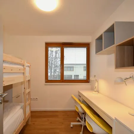 Apartment Efi Holzova 28 *