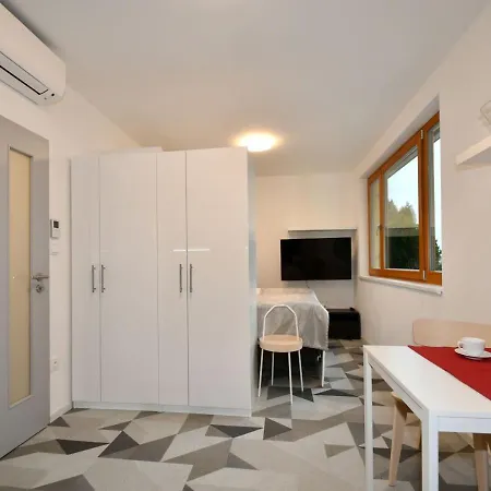 Efi Holzova 28 Apartment Brno